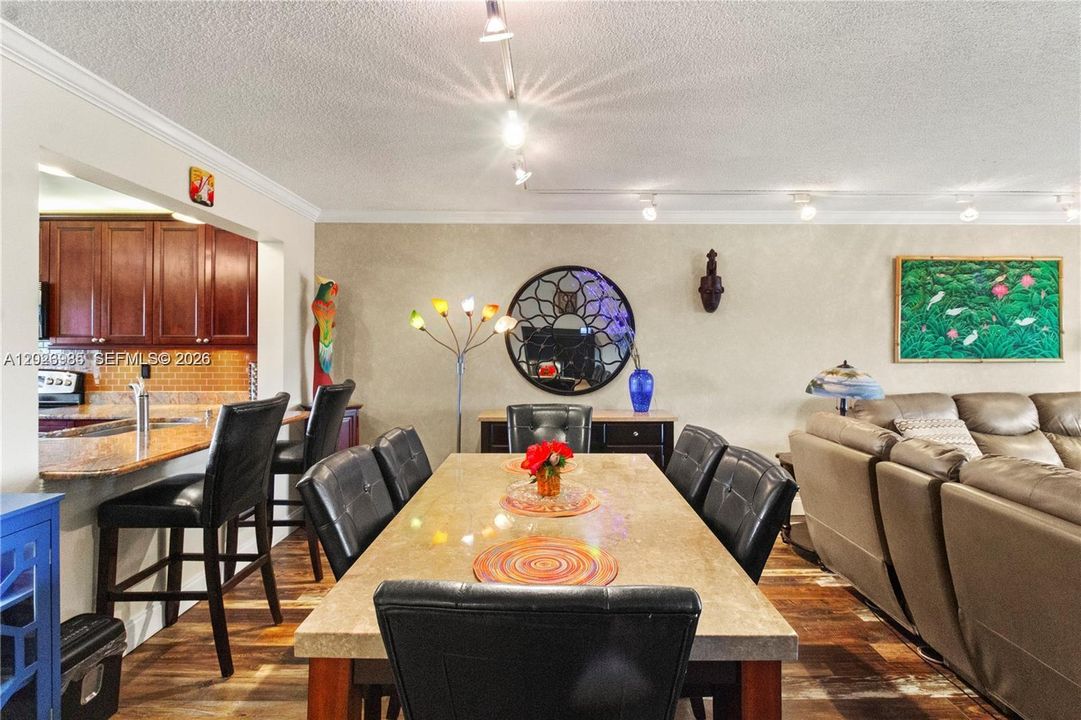For Sale: $259,000 (2 beds, 2 baths, 1280 Square Feet)