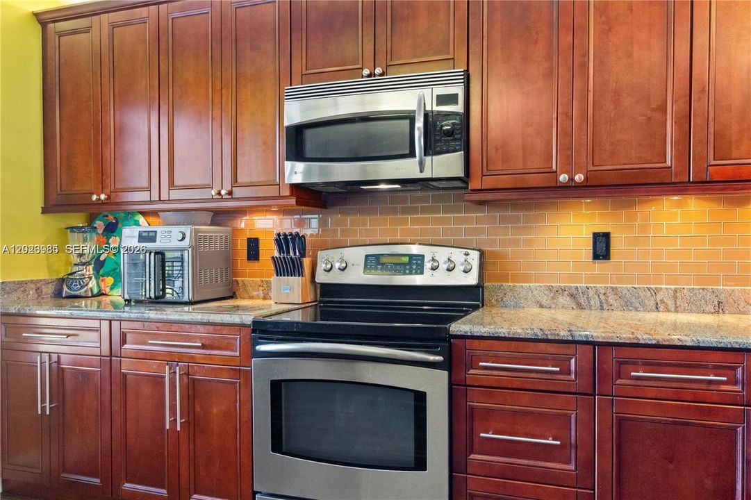 For Sale: $259,000 (2 beds, 2 baths, 1280 Square Feet)