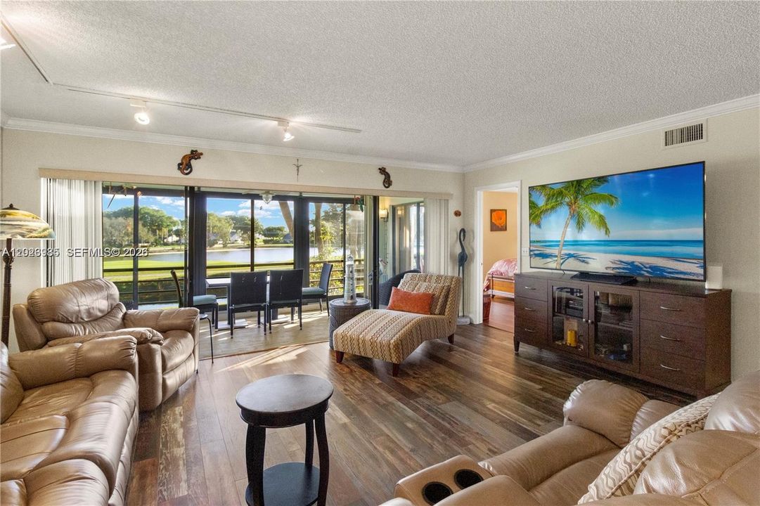 For Sale: $259,000 (2 beds, 2 baths, 1280 Square Feet)