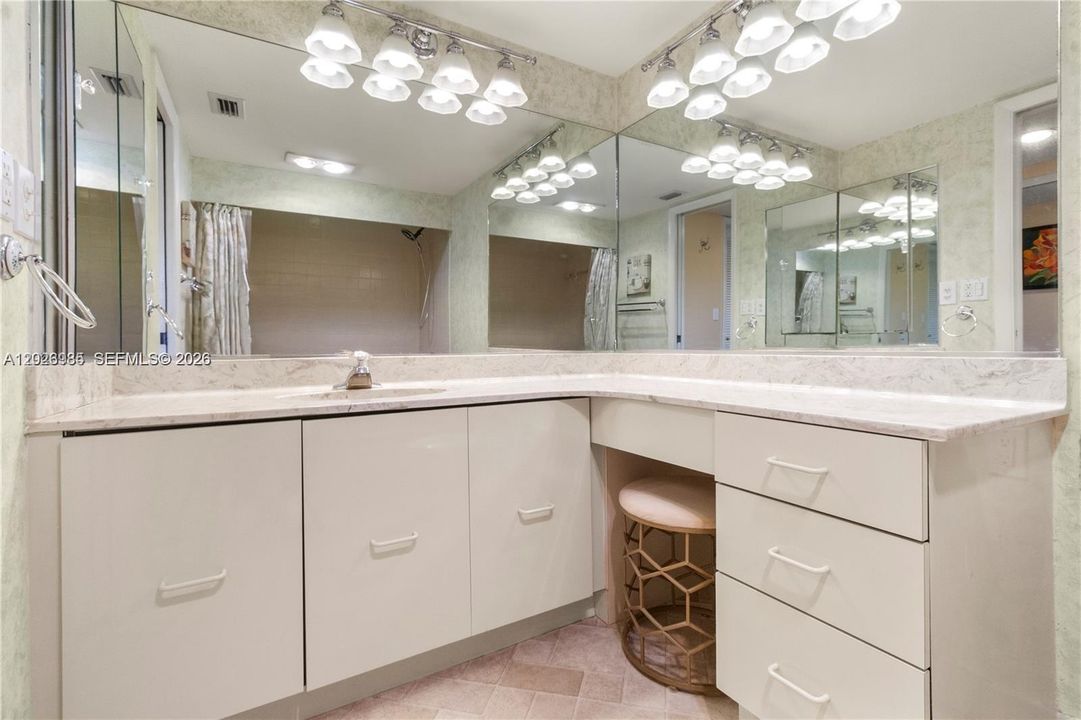 For Sale: $259,000 (2 beds, 2 baths, 1280 Square Feet)