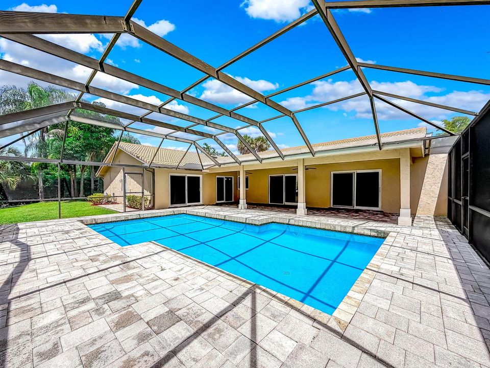 Screened in Pool