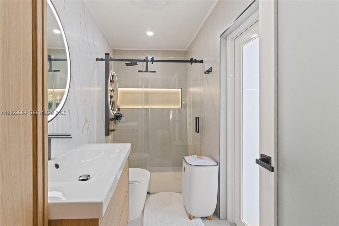 En Venta: $649,000 (3 camas, 2 baños, 1818 Pies cuadrados)
