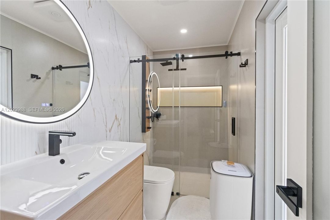 En Venta: $649,000 (3 camas, 2 baños, 1818 Pies cuadrados)