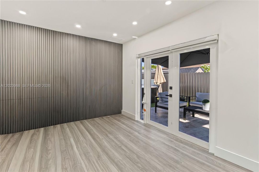 En Venta: $649,000 (3 camas, 2 baños, 1818 Pies cuadrados)