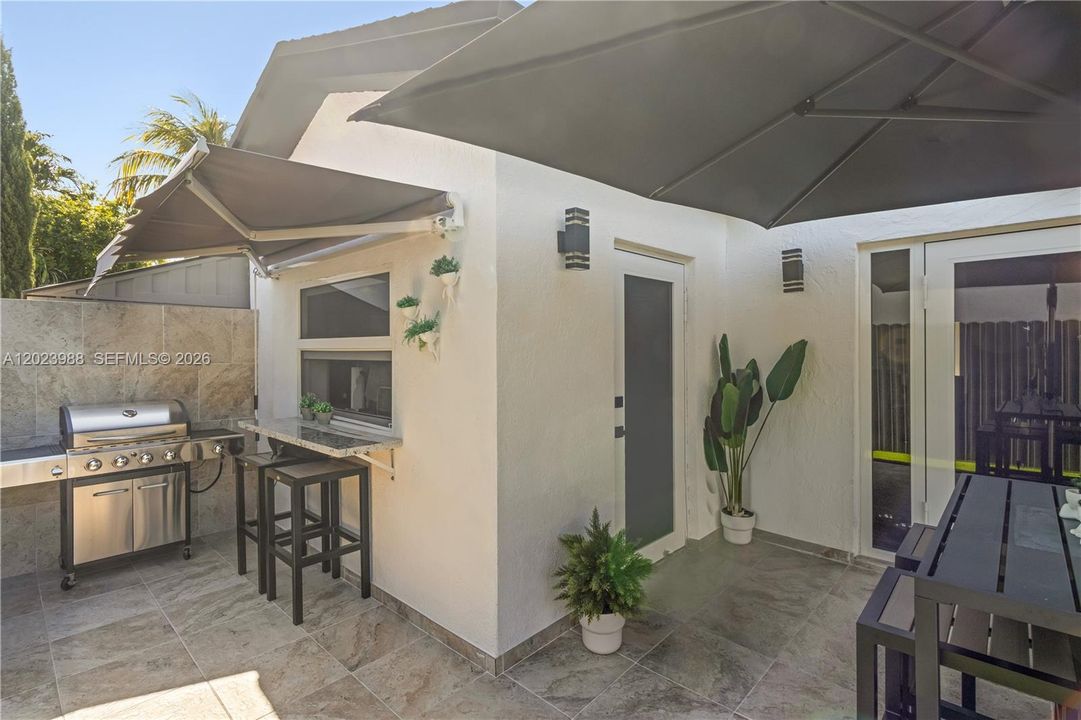 En Venta: $649,000 (3 camas, 2 baños, 1818 Pies cuadrados)