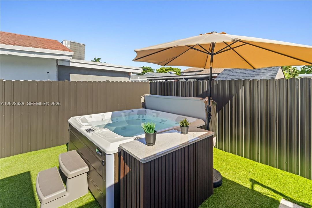 En Venta: $649,000 (3 camas, 2 baños, 1818 Pies cuadrados)