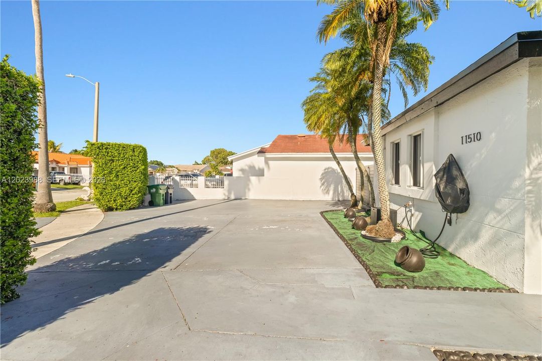 En Venta: $649,000 (3 camas, 2 baños, 1818 Pies cuadrados)
