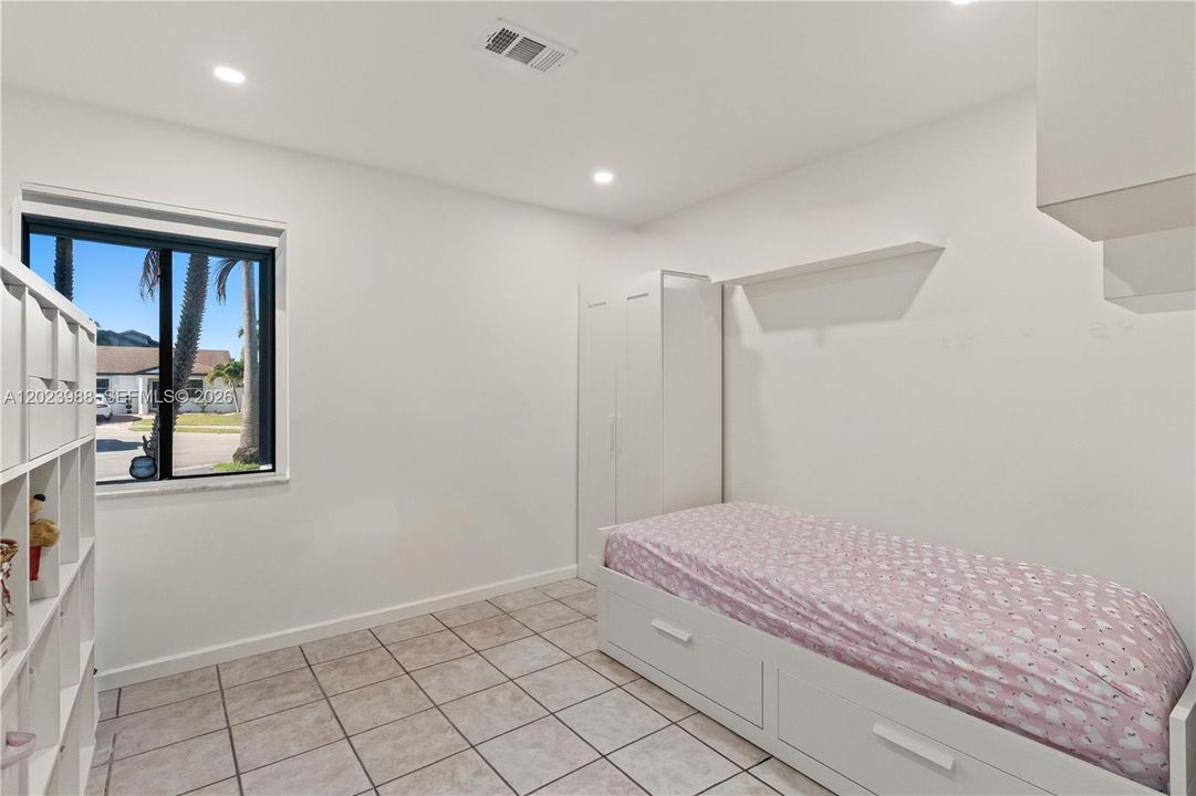En Venta: $649,000 (3 camas, 2 baños, 1818 Pies cuadrados)