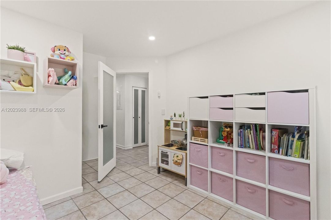 En Venta: $649,000 (3 camas, 2 baños, 1818 Pies cuadrados)
