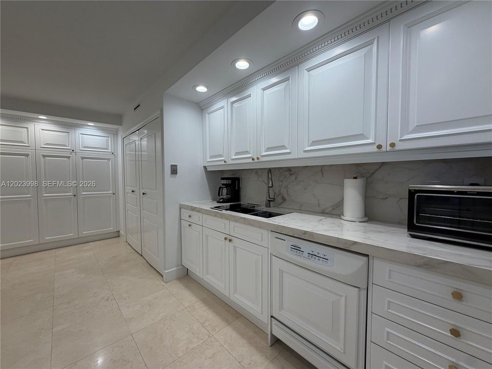 For Rent: $9,000 (2 beds, 2 baths, 1409 Square Feet)