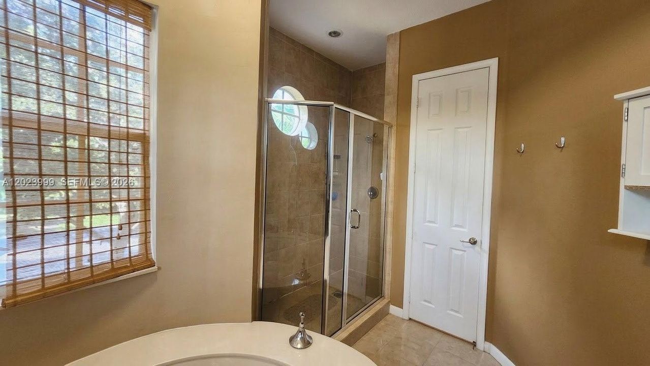 For Sale: $699,000 (3 beds, 2 baths, 2739 Square Feet)