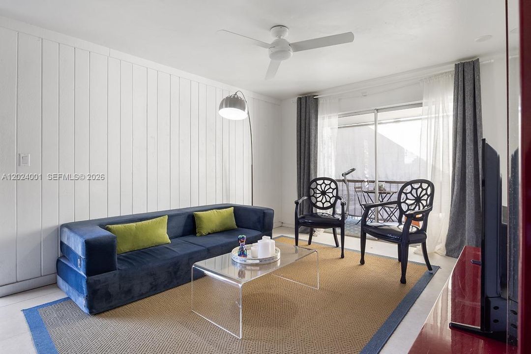 For Sale: $281,999 (2 beds, 2 baths, 777 Square Feet)