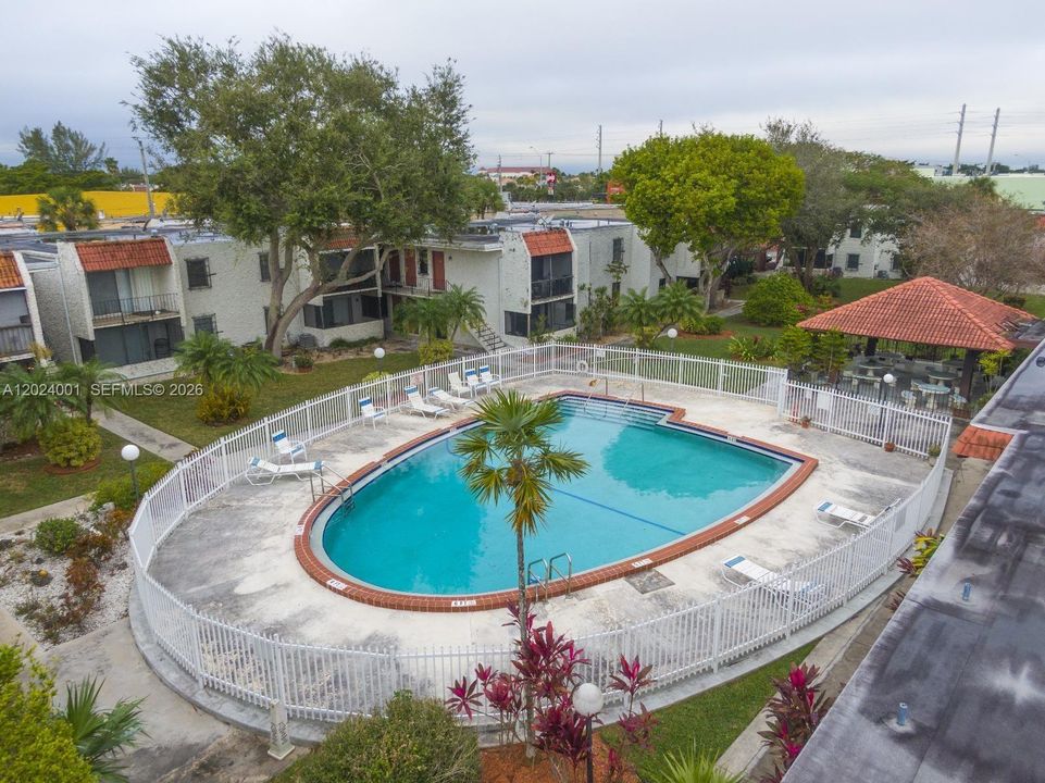 For Sale: $281,999 (2 beds, 2 baths, 777 Square Feet)