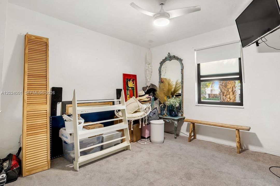 For Sale: $281,999 (2 beds, 2 baths, 777 Square Feet)