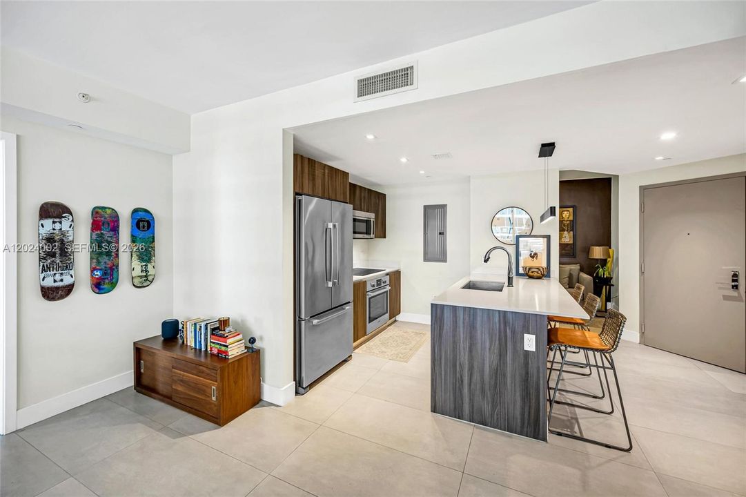 Recently Rented: $6,200 (2 beds, 3 baths, 1161 Square Feet)