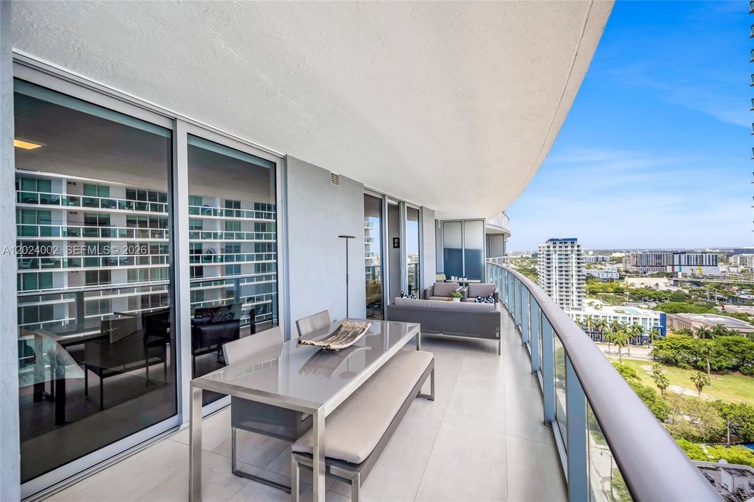 Recently Rented: $6,200 (2 beds, 3 baths, 1161 Square Feet)