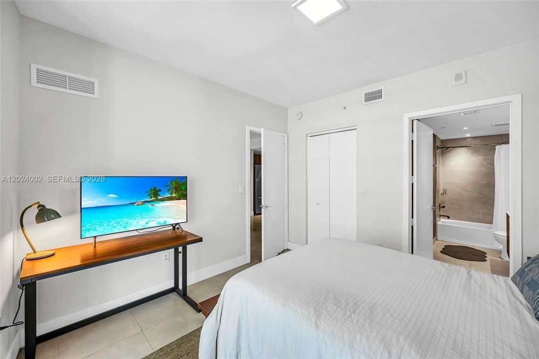 Recently Rented: $6,200 (2 beds, 3 baths, 1161 Square Feet)