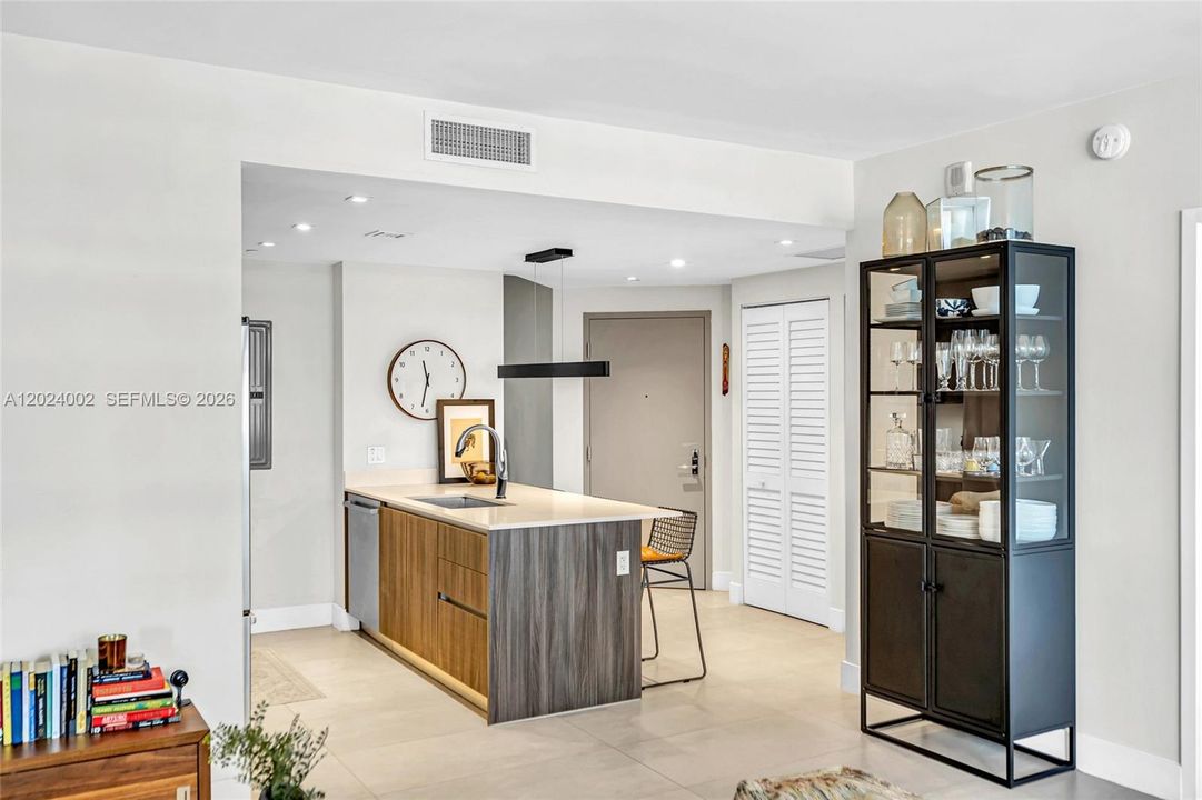 Recently Rented: $6,200 (2 beds, 3 baths, 1161 Square Feet)