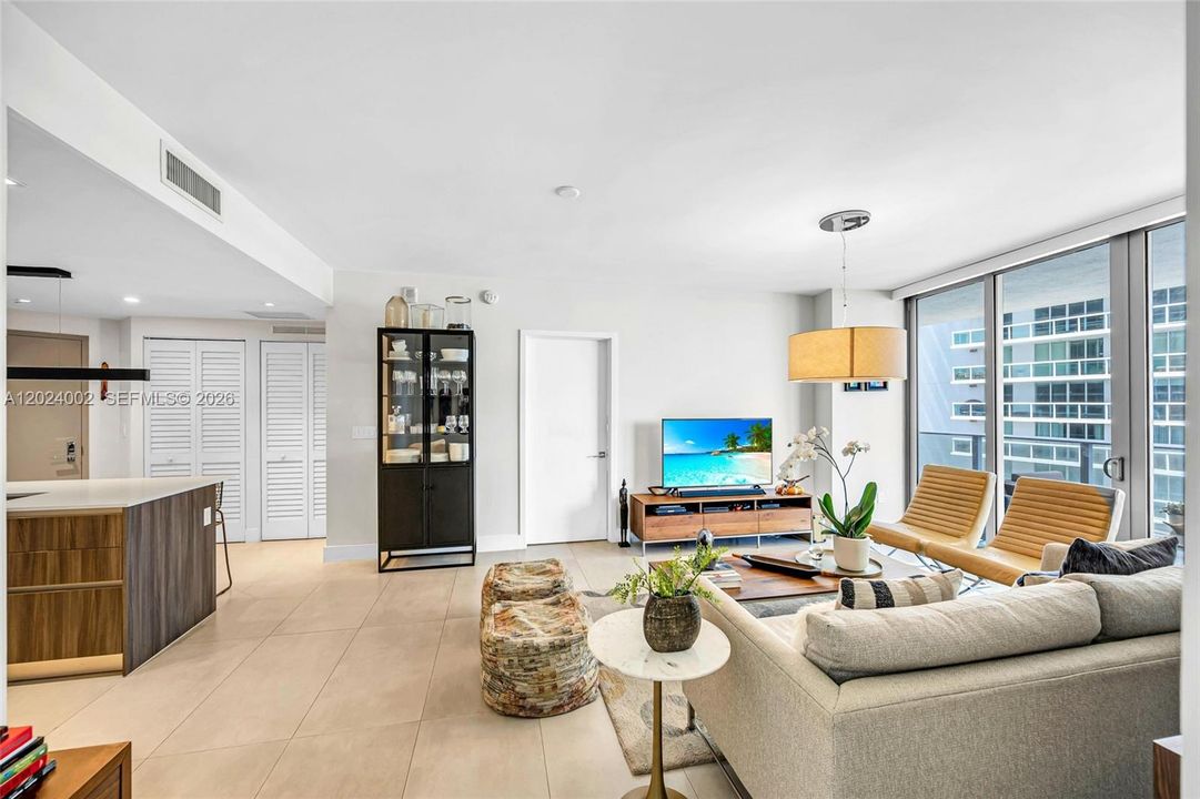 Recently Rented: $6,200 (2 beds, 3 baths, 1161 Square Feet)