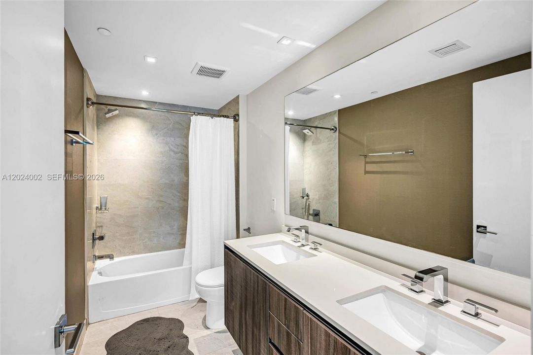 Recently Rented: $6,200 (2 beds, 3 baths, 1161 Square Feet)