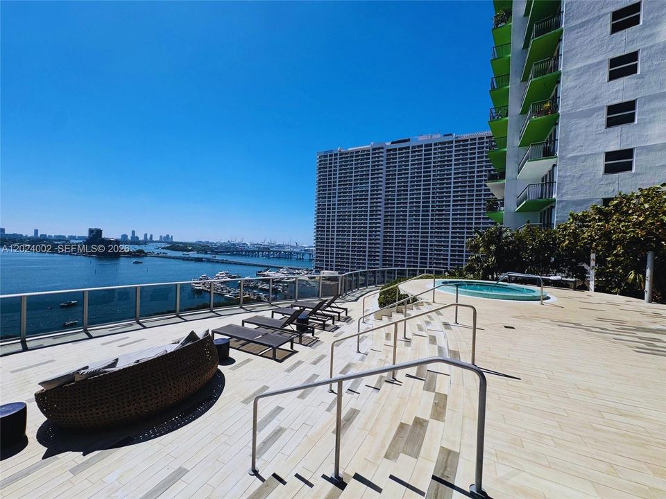 Recently Rented: $6,200 (2 beds, 3 baths, 1161 Square Feet)