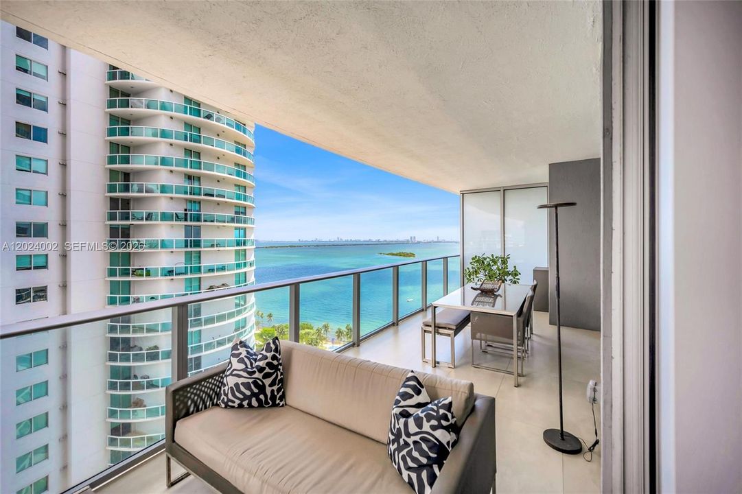 Recently Rented: $6,200 (2 beds, 3 baths, 1161 Square Feet)