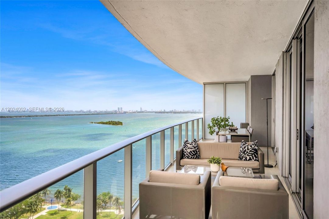 Recently Rented: $6,200 (2 beds, 3 baths, 1161 Square Feet)