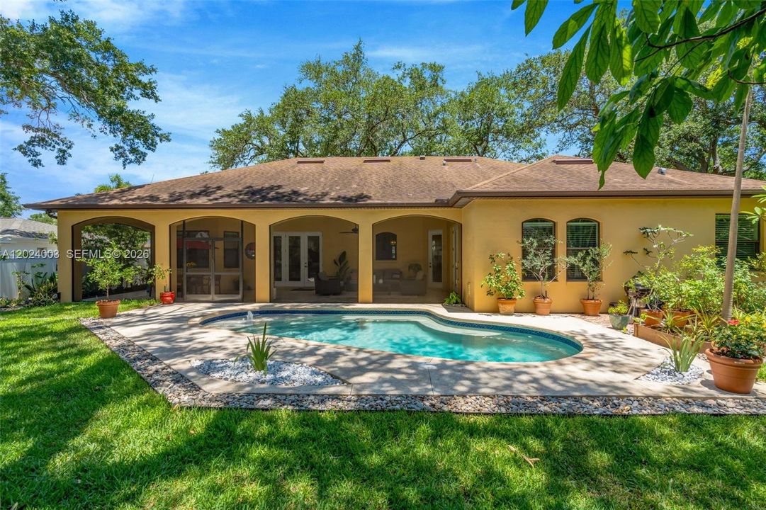 Activo con contrato: $1,075,000 (3 camas, 2 baños, 1924 Pies cuadrados)