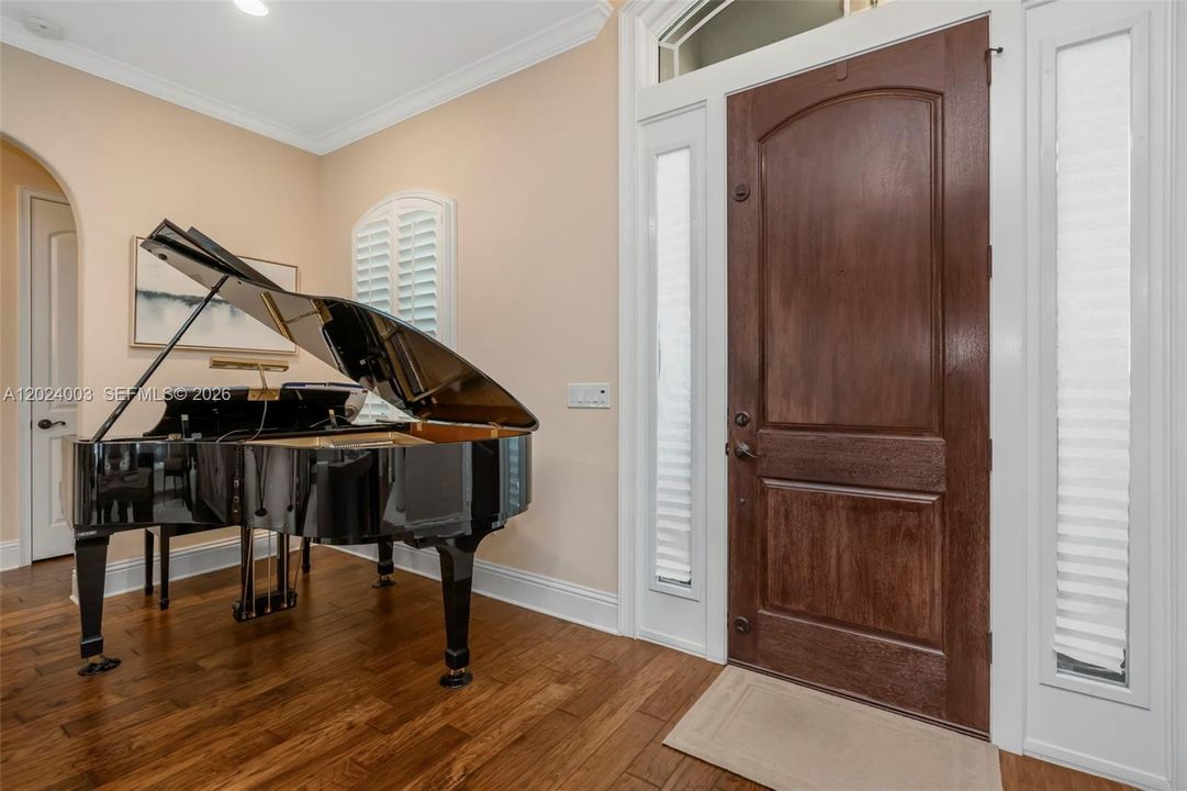 Activo con contrato: $1,075,000 (3 camas, 2 baños, 1924 Pies cuadrados)