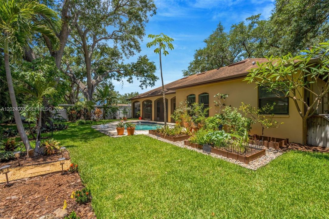 Activo con contrato: $1,075,000 (3 camas, 2 baños, 1924 Pies cuadrados)