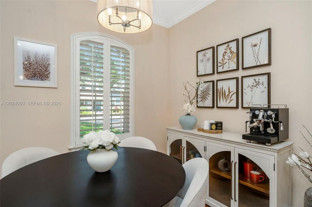 Activo con contrato: $1,075,000 (3 camas, 2 baños, 1924 Pies cuadrados)