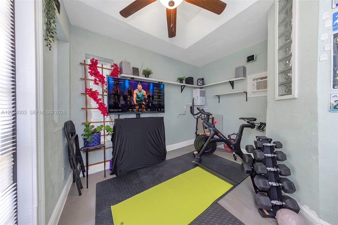 Activo con contrato: $1,075,000 (3 camas, 2 baños, 1924 Pies cuadrados)