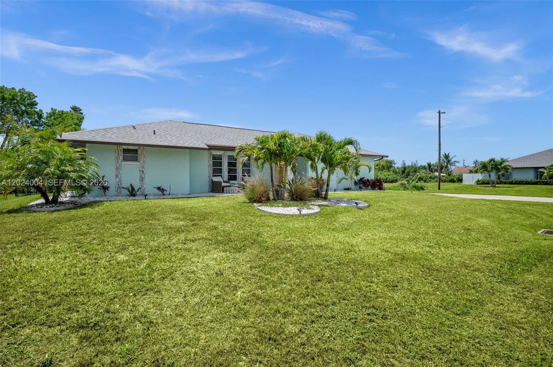 Big yard all the way around