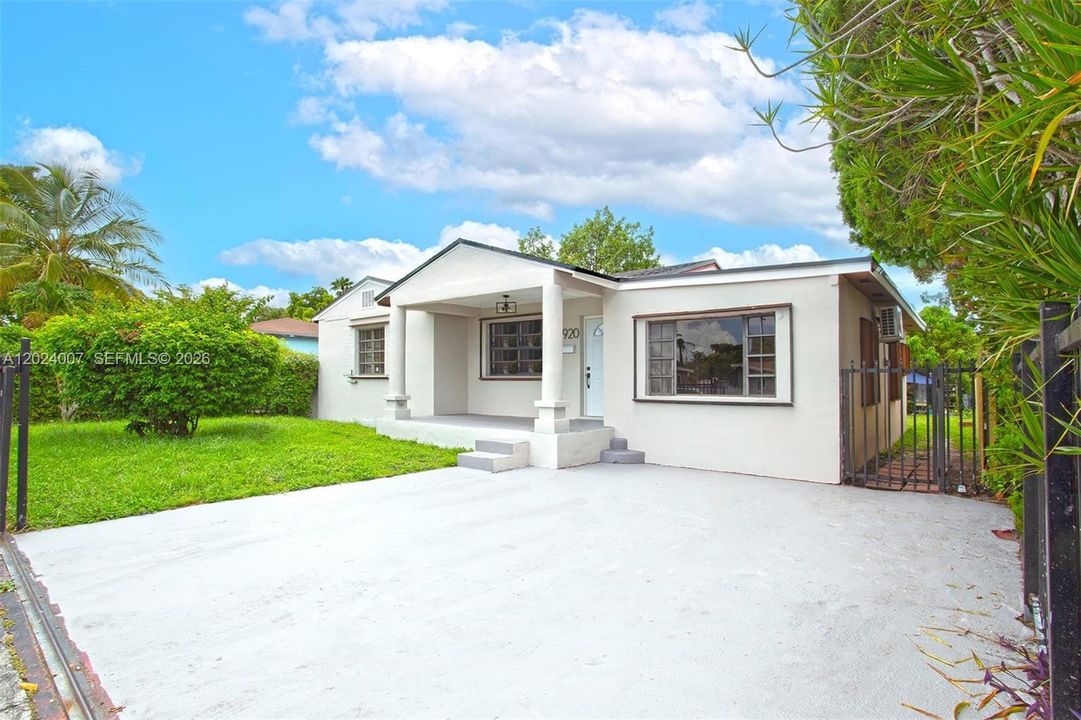 For Rent: $2,500 (2 beds, 1 baths, 800 Square Feet)