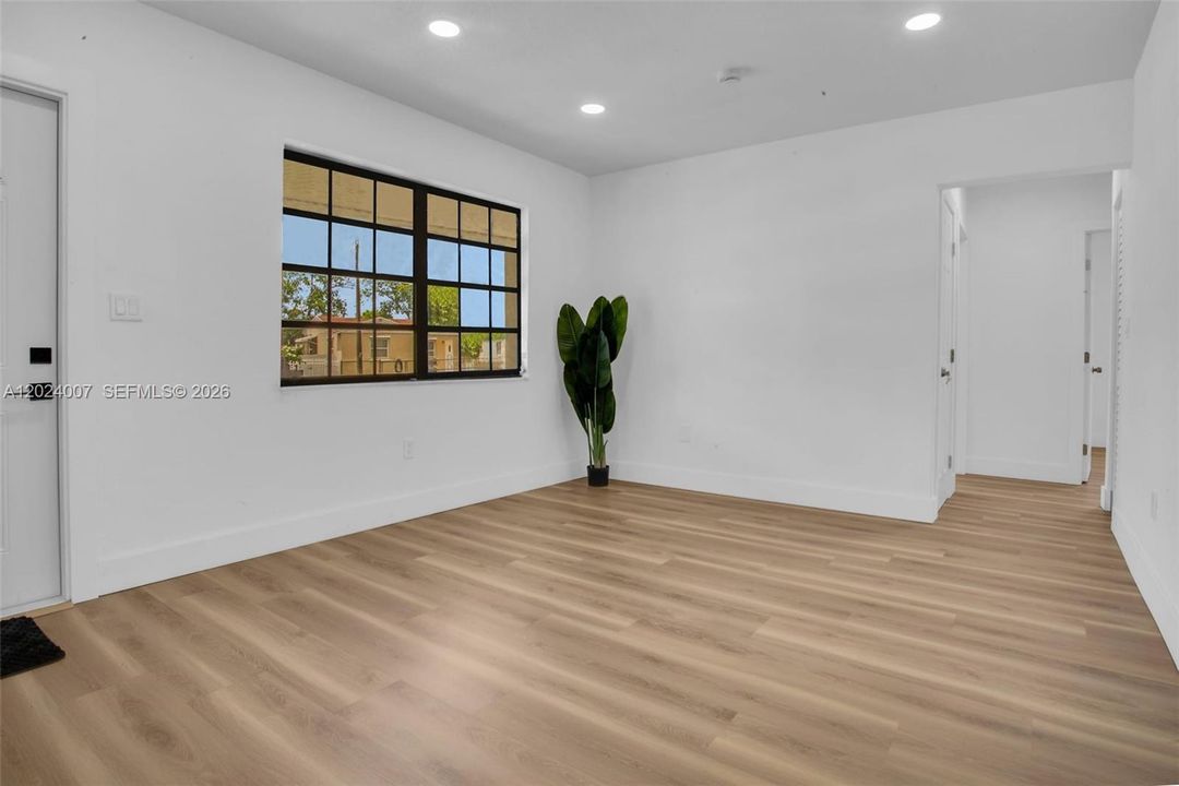 For Rent: $2,500 (2 beds, 1 baths, 800 Square Feet)
