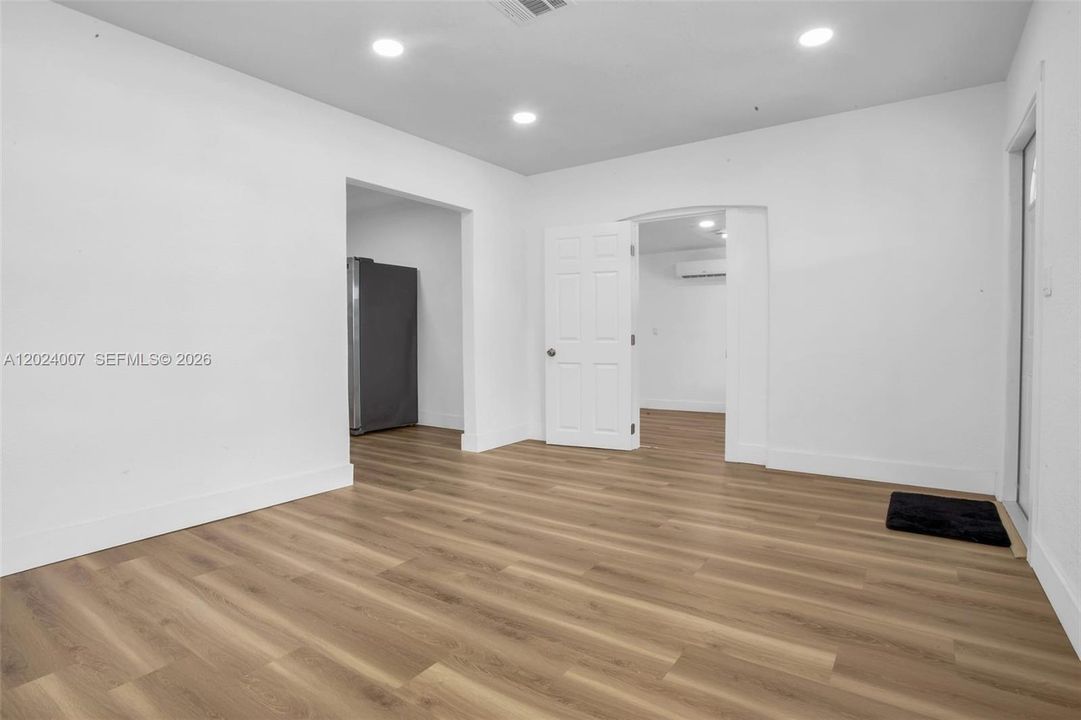 For Rent: $2,500 (2 beds, 1 baths, 800 Square Feet)