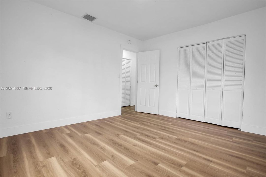 For Rent: $2,500 (2 beds, 1 baths, 800 Square Feet)