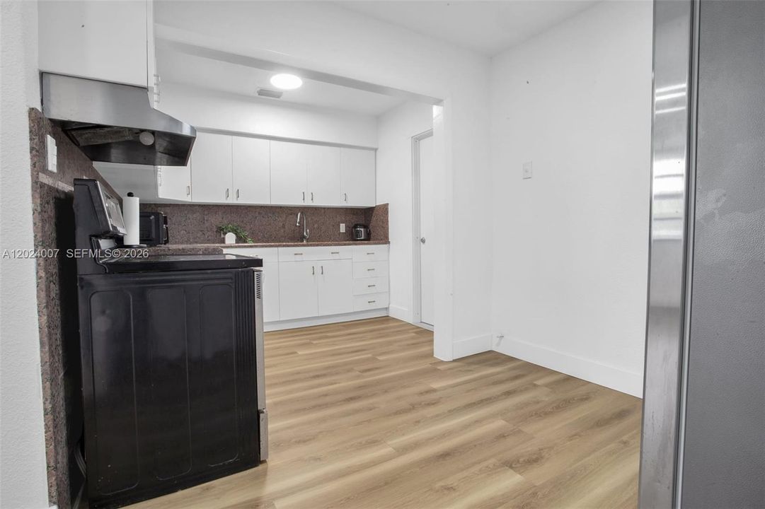 For Rent: $2,500 (2 beds, 1 baths, 800 Square Feet)