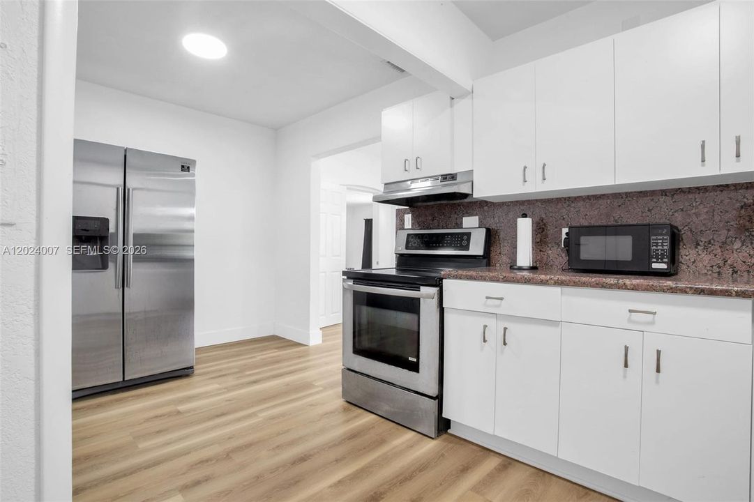 For Rent: $2,500 (2 beds, 1 baths, 800 Square Feet)
