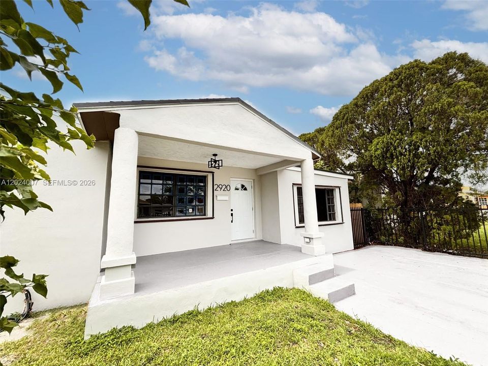 For Rent: $2,500 (2 beds, 1 baths, 800 Square Feet)