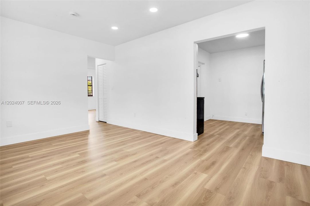 For Rent: $2,500 (2 beds, 1 baths, 800 Square Feet)