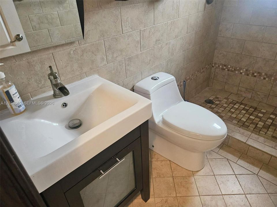 For Rent: $1,400 (1 beds, 1 baths, 1100 Square Feet)