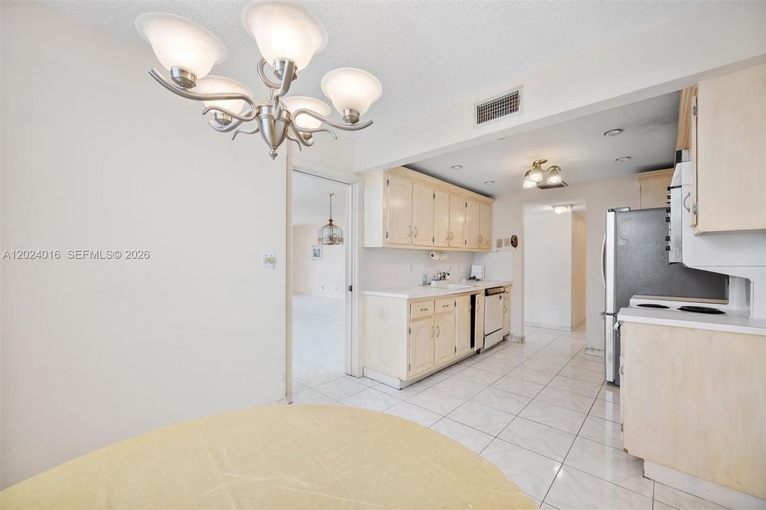 For Sale: $239,999 (1 beds, 2 baths, 1300 Square Feet)
