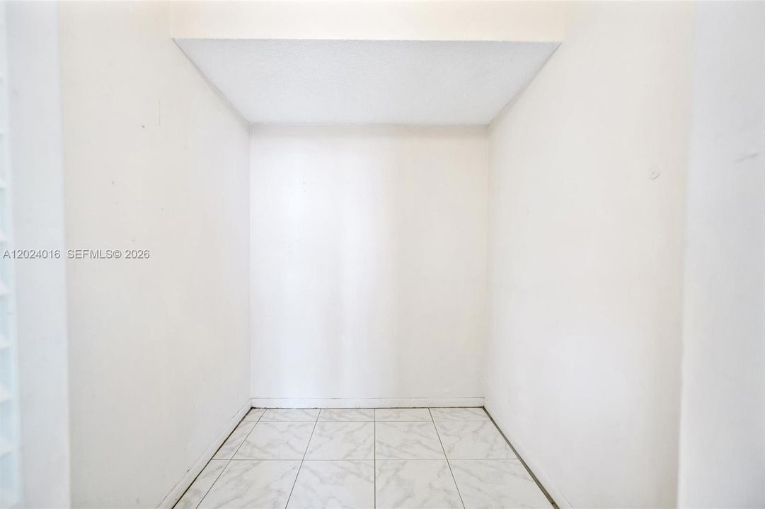 For Sale: $239,999 (1 beds, 2 baths, 1300 Square Feet)