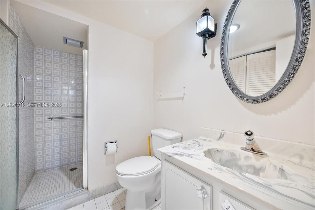 For Sale: $239,999 (1 beds, 2 baths, 1300 Square Feet)