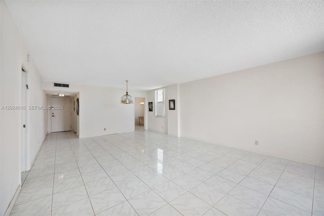 For Sale: $239,999 (1 beds, 2 baths, 1300 Square Feet)