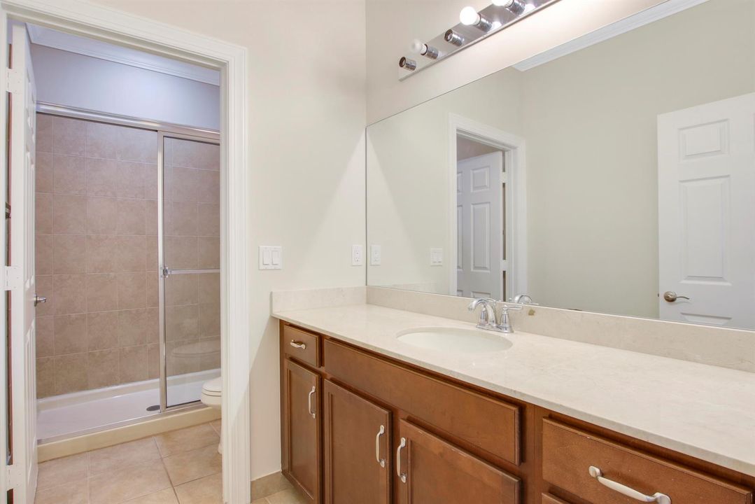 Shared Guest Bathroom