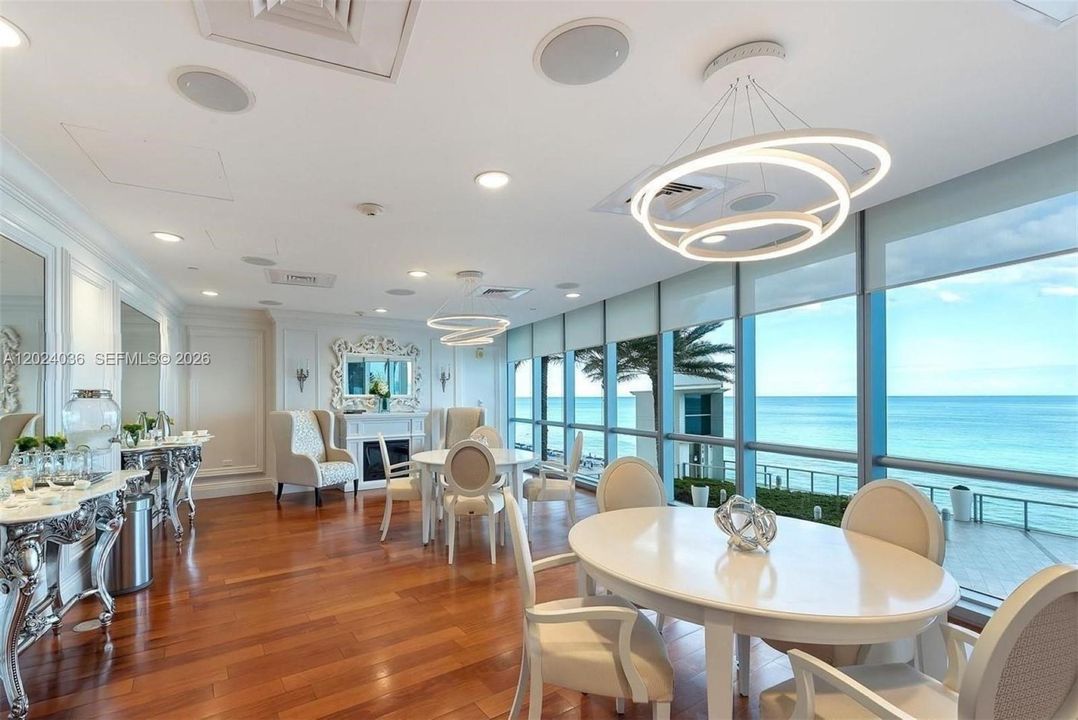 For Sale: $1,150,000 (1 beds, 1 baths, 858 Square Feet)
