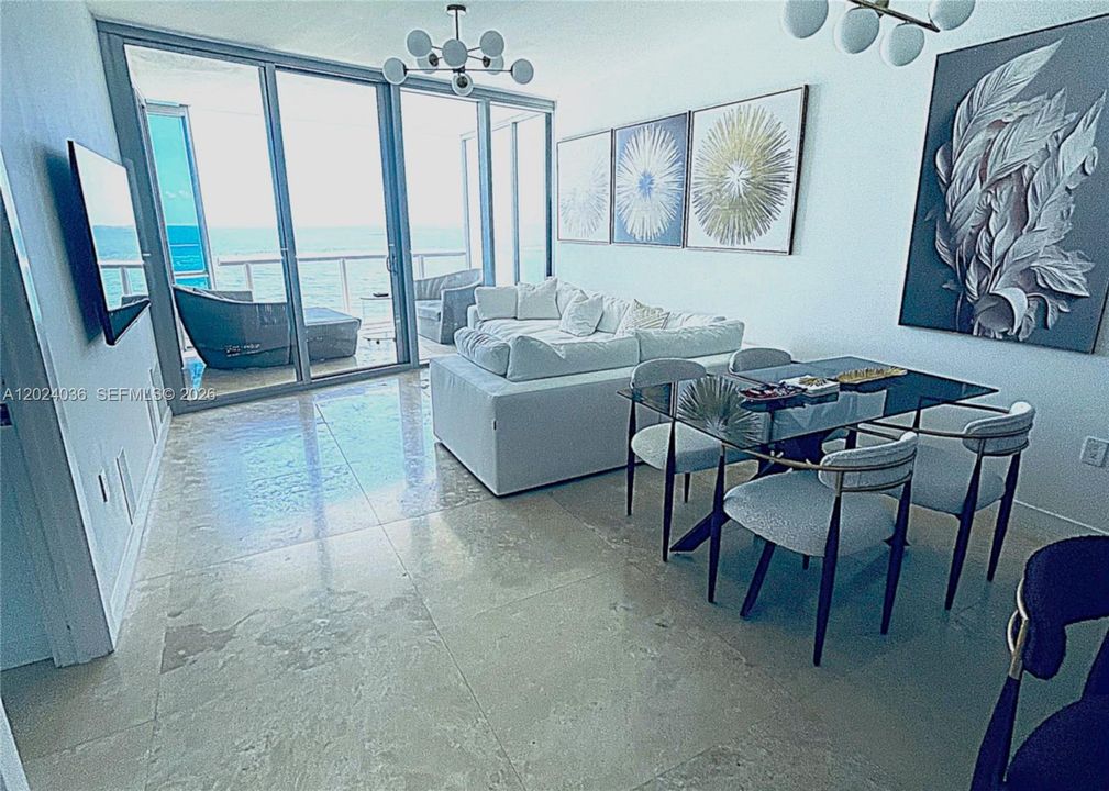 For Sale: $1,150,000 (1 beds, 1 baths, 858 Square Feet)