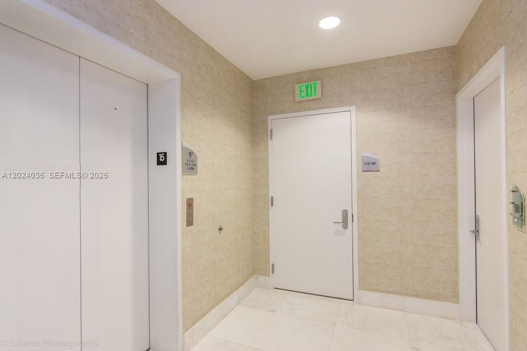 For Sale: $1,150,000 (1 beds, 1 baths, 858 Square Feet)
